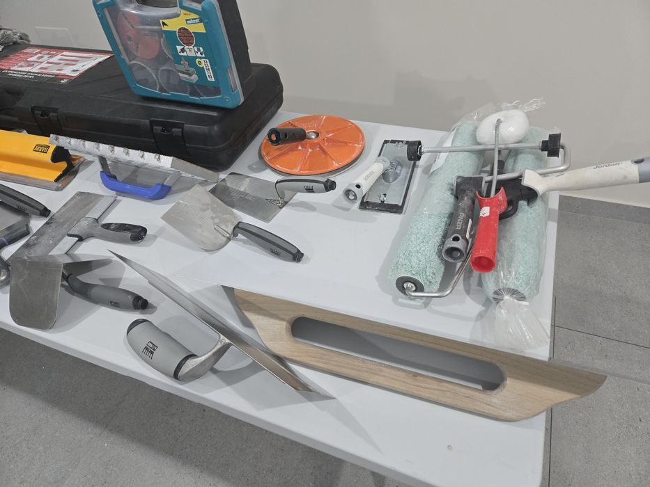 Unelte profesionale pentru finisaje interioare în stare perfectă