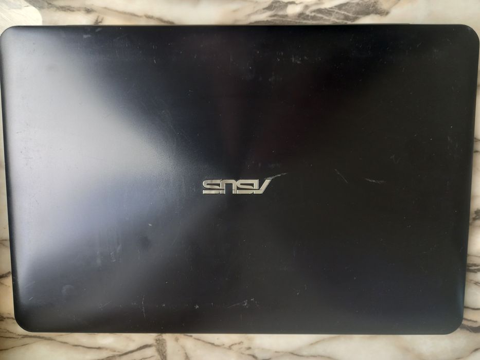 Лаптоп ASUS F555QA AMD A12-9720P 15,6 8gb DDR4 AMD Radeon R7