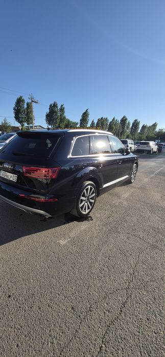 Продам Ауди (Audi Q7 4m)