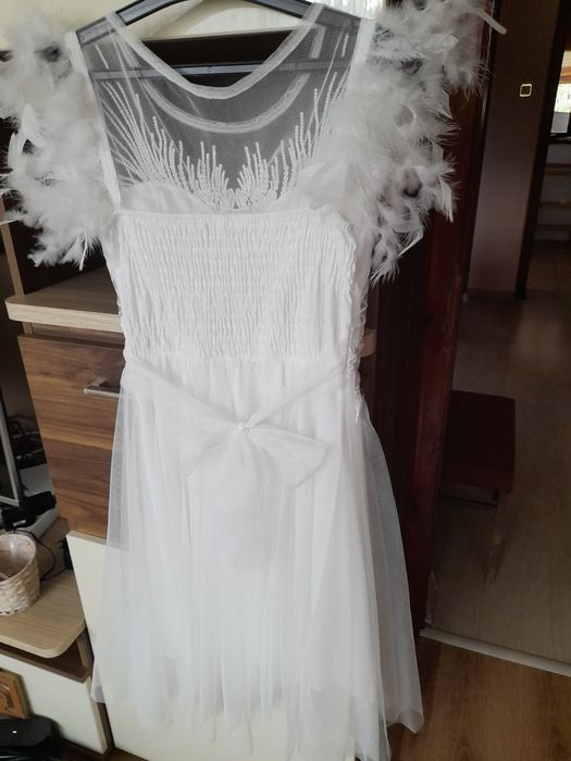 Дамска рокля с пера