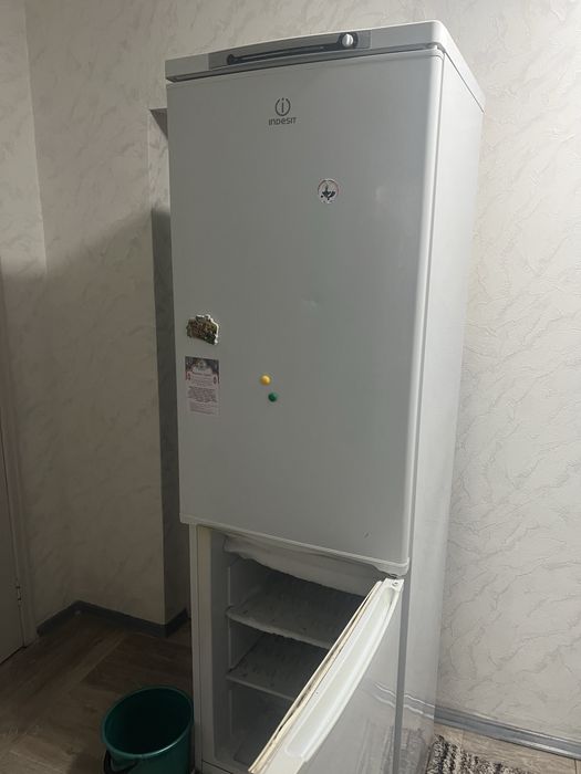 Холодильник большой хороший