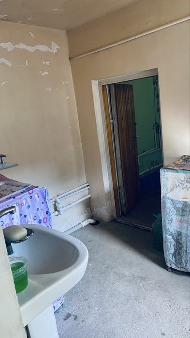 Uchastok sotiladi 11 sotix 5 ta honasi bor