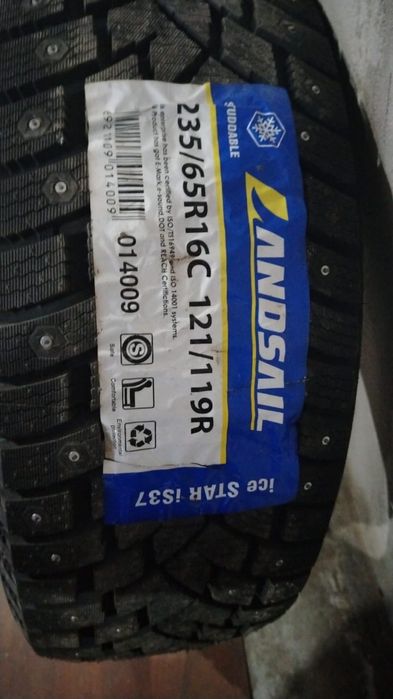 Покрышка шипы 235/65R16C 121/119C
