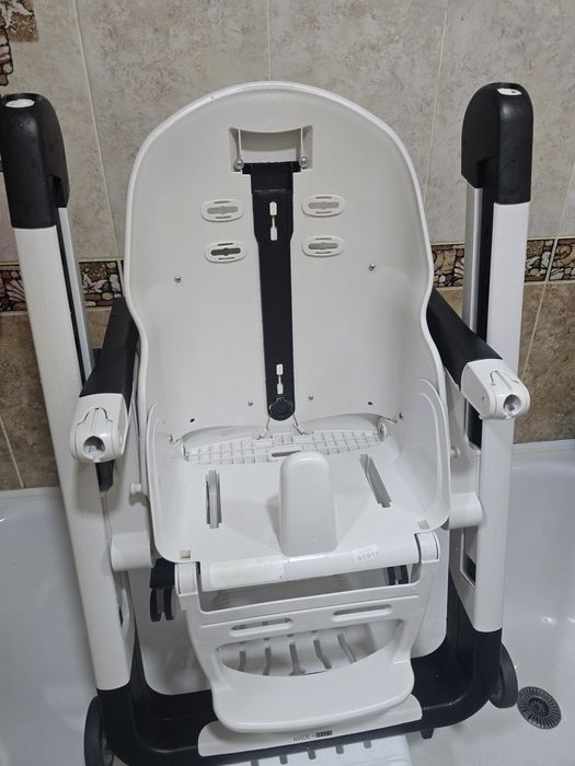 Продам стульчик для кормления .