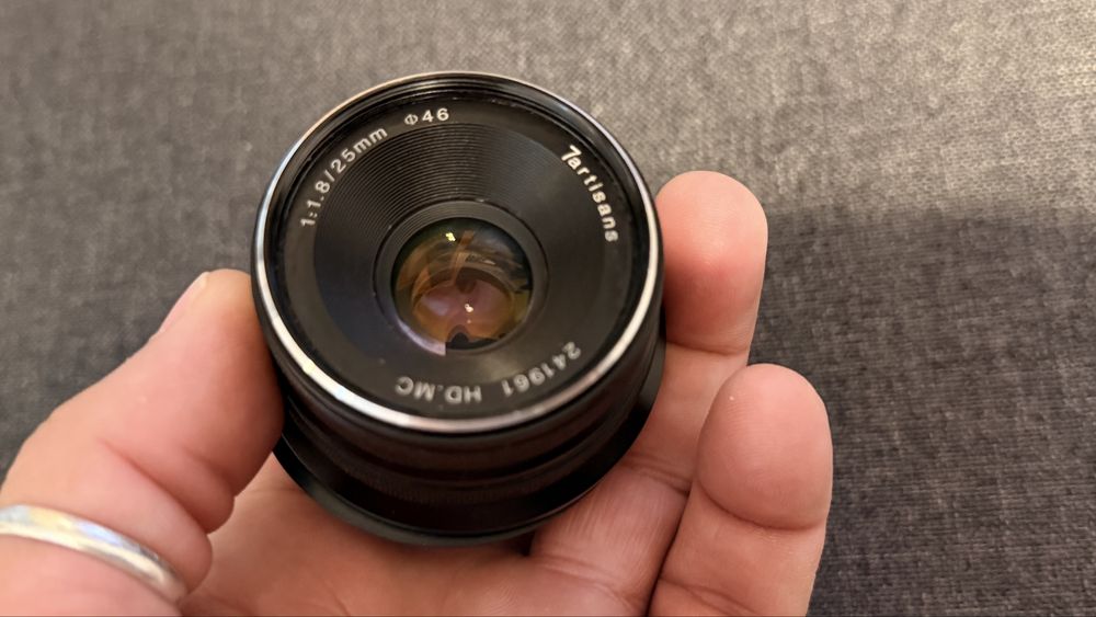 Obiectiv 7artisans 25mm f/1.8 cu focalizare manuală, montură FujiFilm X.