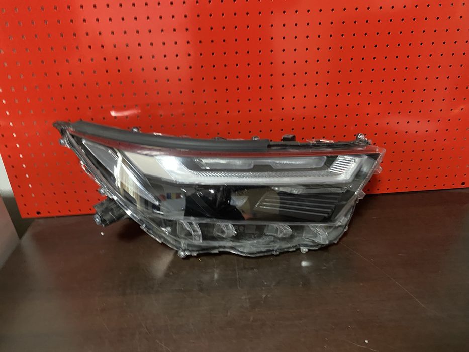 Far dreapta full led Toyota Rav 4 GR an 2019-2024 cu DEFECT