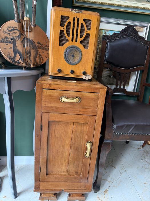 Radio deosebit din lemn