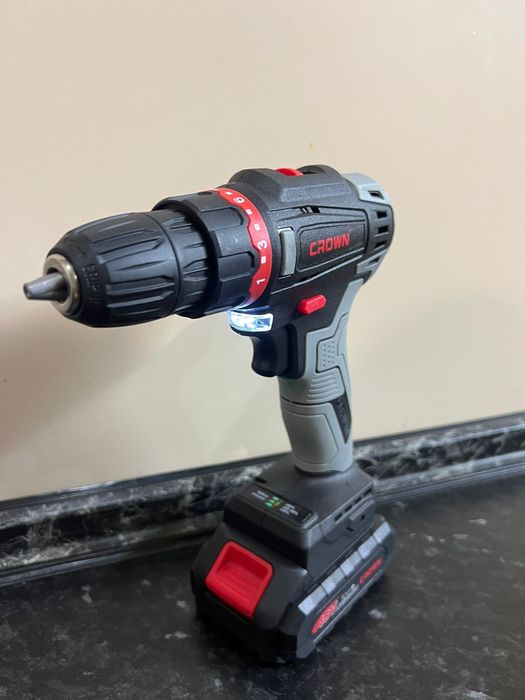 Шуруповерт CROWN