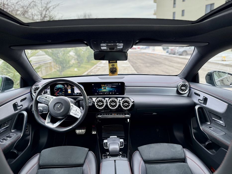 Mercedes Benz CLA180 AMG panoramic / ambientale / camera / km reali