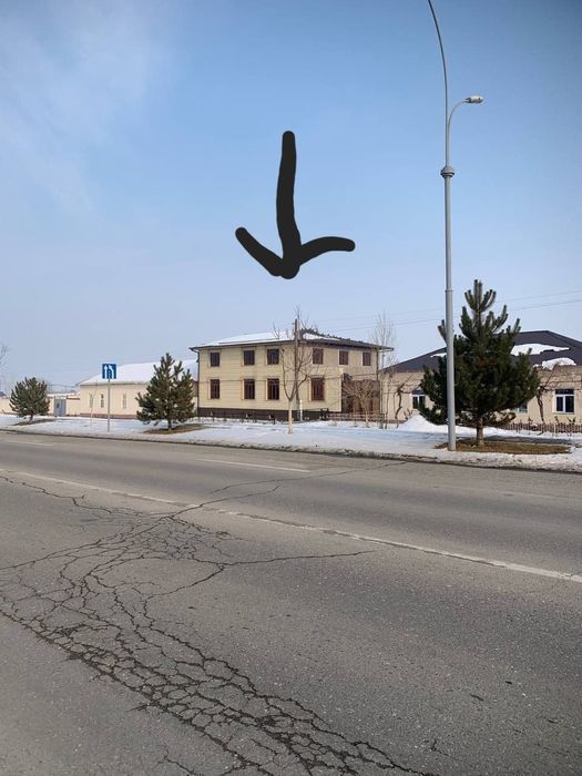 Barcha sharoitlarga ega UY SOTILADI