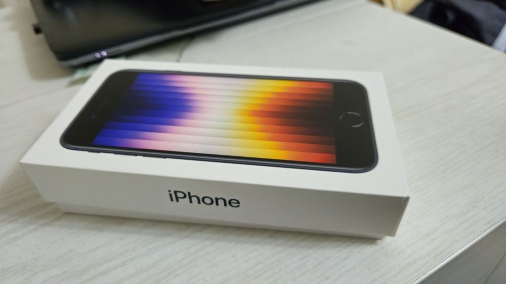 IPhone SE 3 / 128 GB