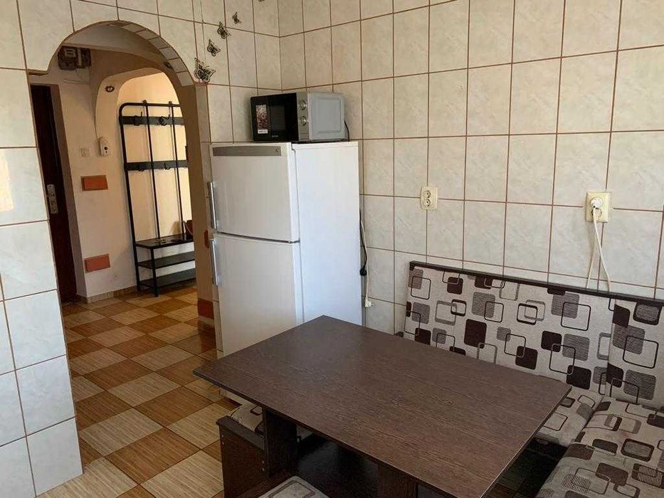 Vand apartament cu 2 camere, decomandat, Metrou Lujerului