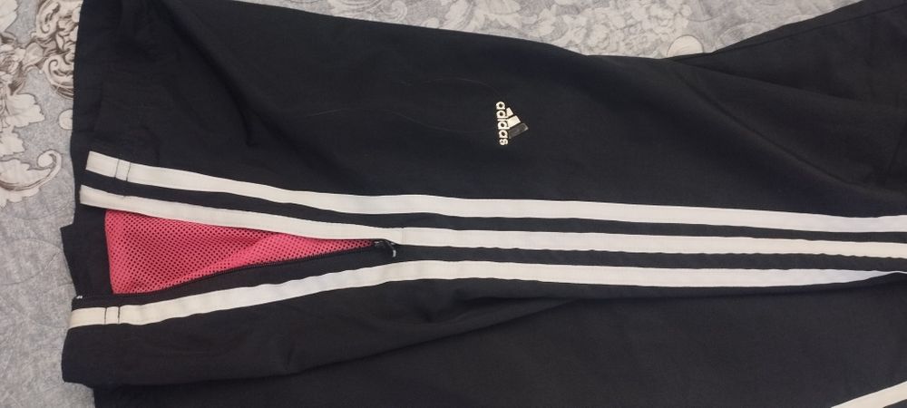 Спорт к остюм Адидас.размер 44. Женский