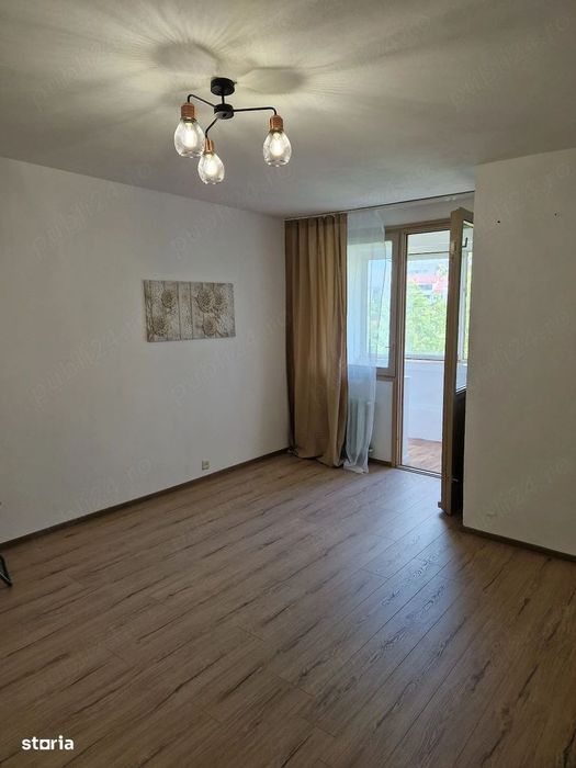 Garsoniera Metrou Titan, suprf. 30 mp, bloc reabilitat