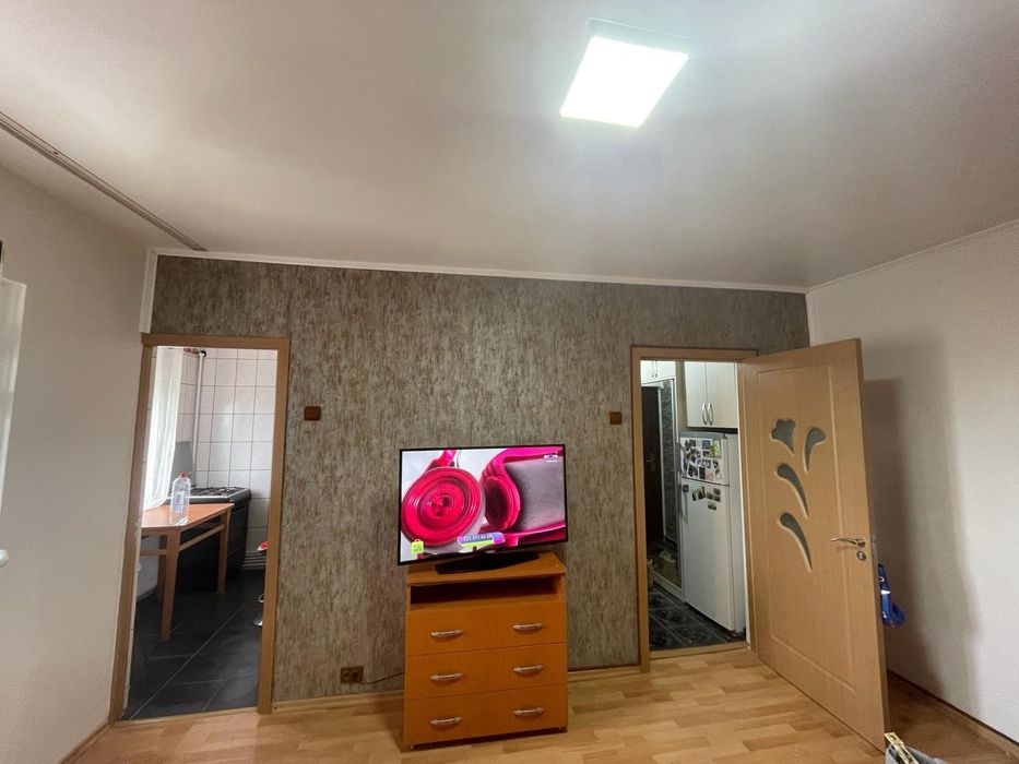 Închiriez garsonieră în cartier Broșteni