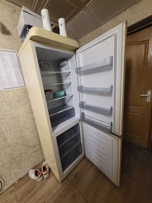 Frigider  cu congelator