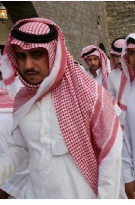 Новая одежда в упаковке из Мекки для истинных мужчин.