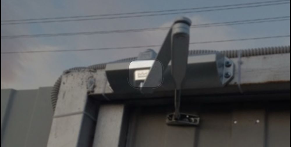 Доводчик для двери.