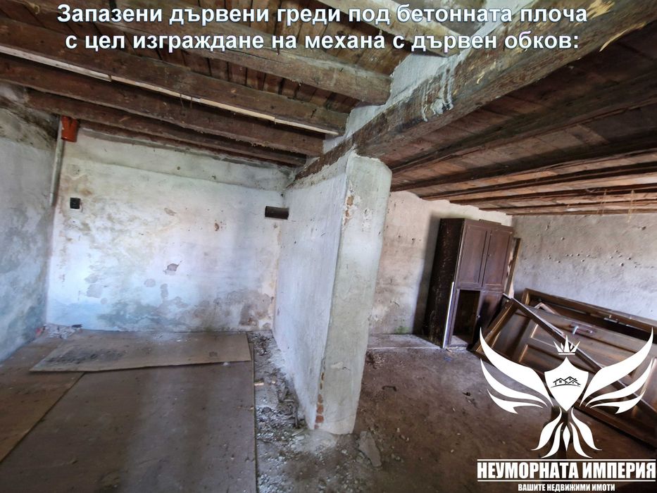 Двуетажна къща 160РЗП с голям двор 1250кв. двор в село Избеглии