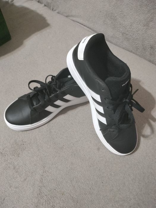 Snickers  Adidas