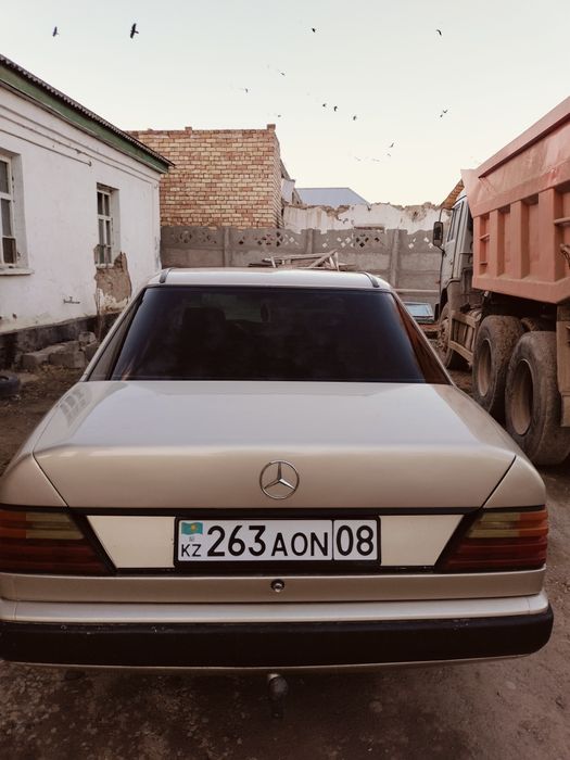 Мерс 200 жыл 1990