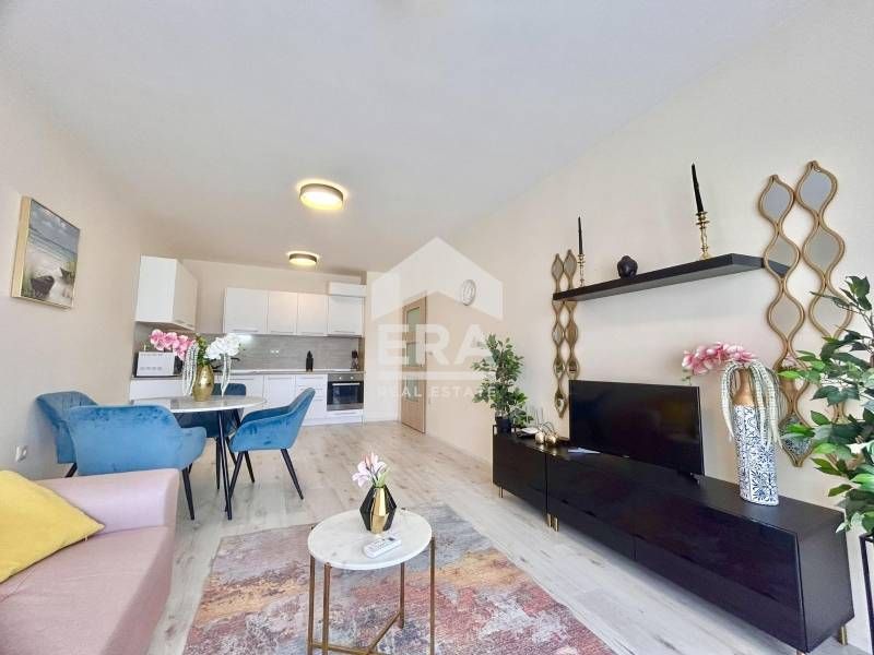 Дава се под наем Двустаен апартамент в Варна, Аспарухово - 70 кв.м за 598.23 € - Снимка #1