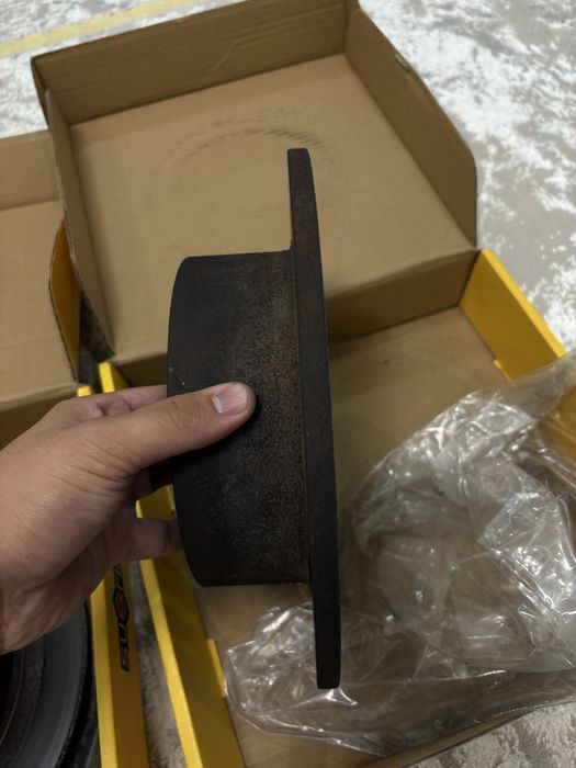 Продам тормозной диска и могнитолла