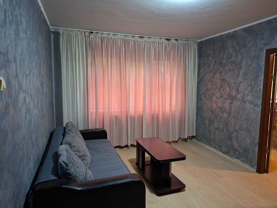 Inchiriez apartament