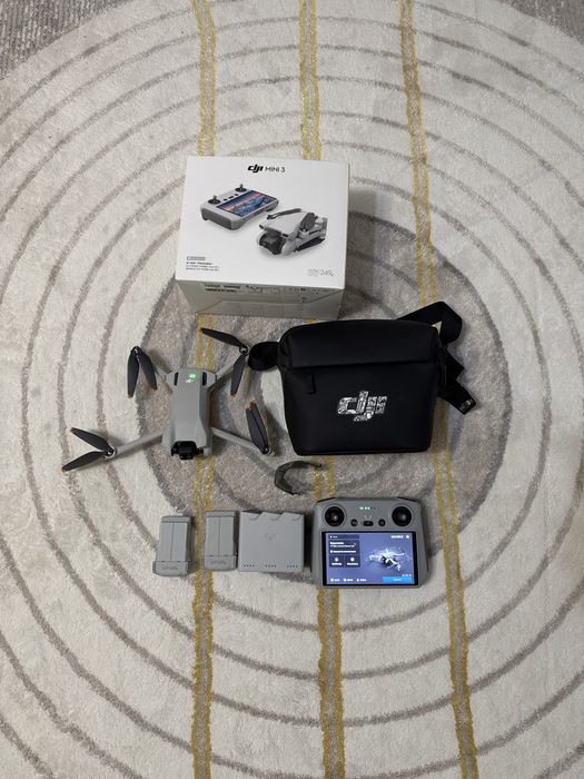 DJI Mini 3 Fly More Combo (DJI RC) белый