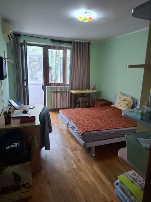 Închiriez apartament micro 17