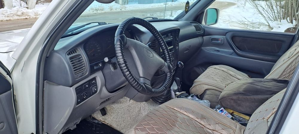 Toyota Land Cruiser 100