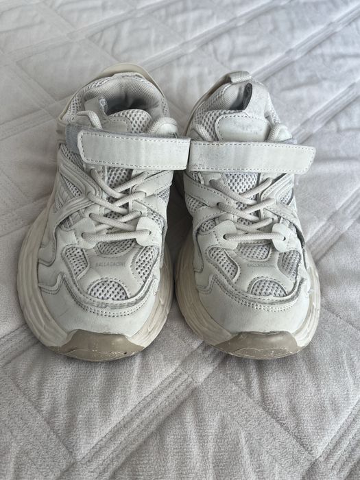 Продам детские кроссовки