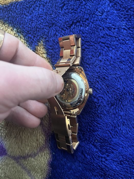 Продам часы новые