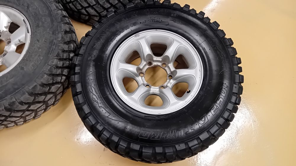 Гуми с джанти 31x10.5R15 6х139.7 - 5 бр.