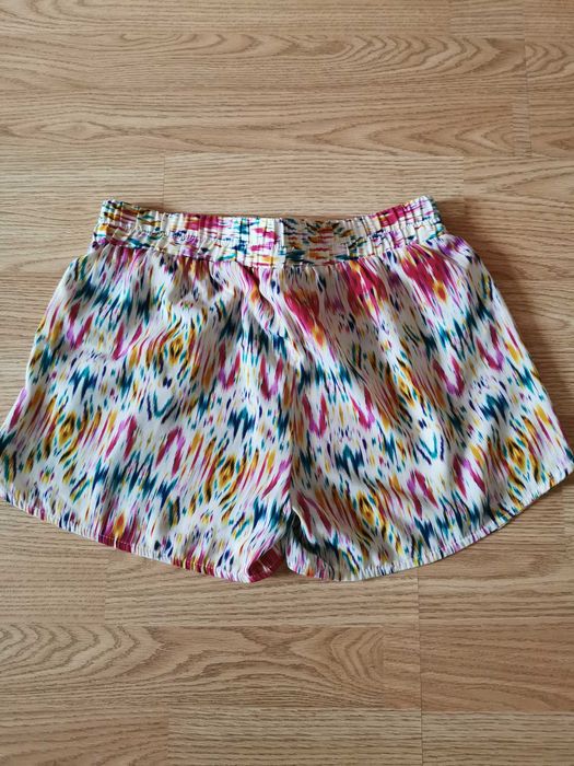 Pantaloni scurți colorați