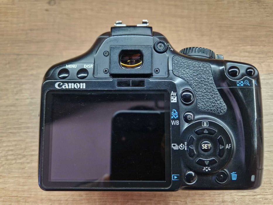 Продавам Canon EOS 450D + SD карта 4GB + чанта