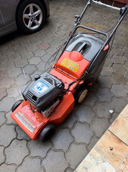 Mașină de tuns iarba Husqvarna perfect funcțională!!