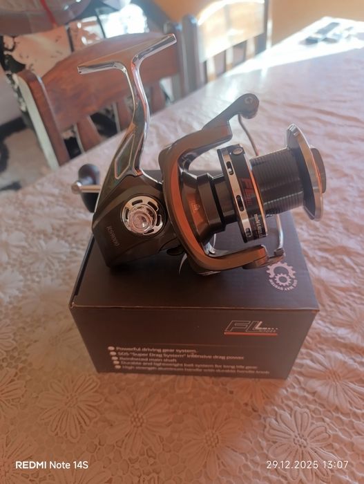 Продавам чисто нова макара FL RS9000