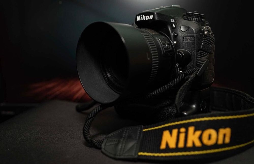 Nikon D7200 + 2 obiective si grip