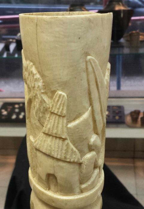 Стара Ваза от Слонова Кост 997 грама