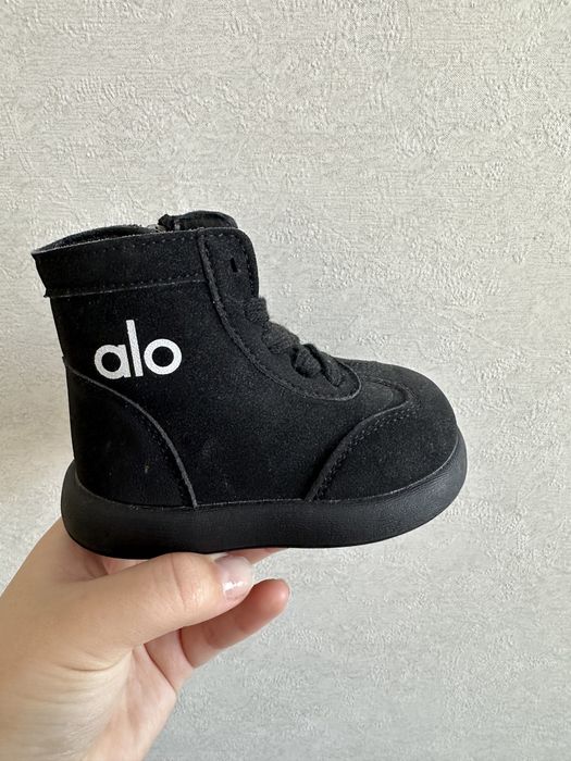 Детская ботинка