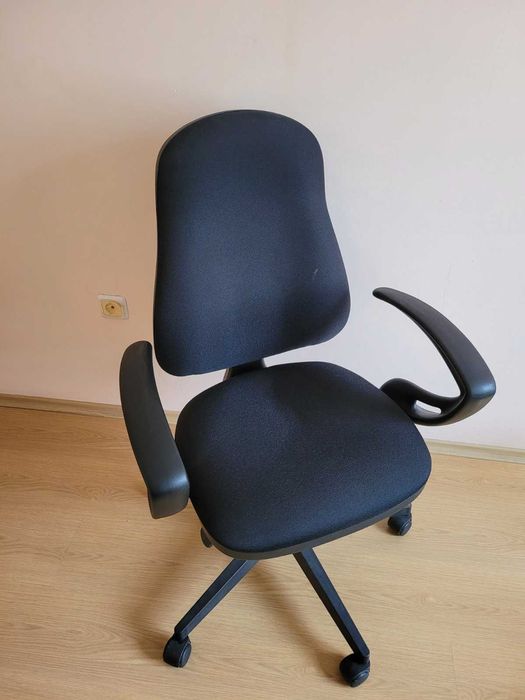 Ергономичен офис стол