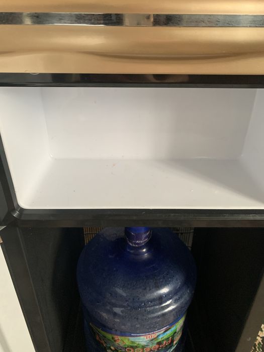 Кулер с чайником .