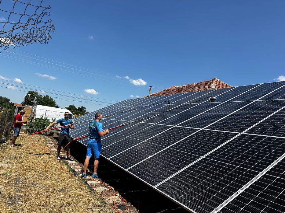 Професионално почистване на соларни панели и фасади