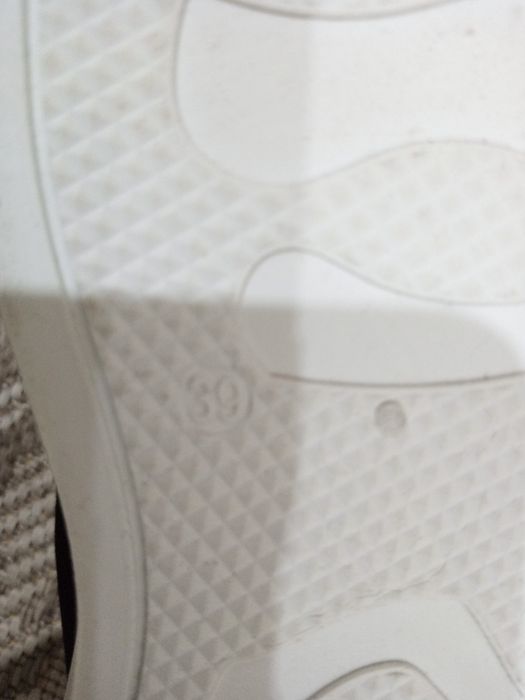 Продаются  кеды 39 р.