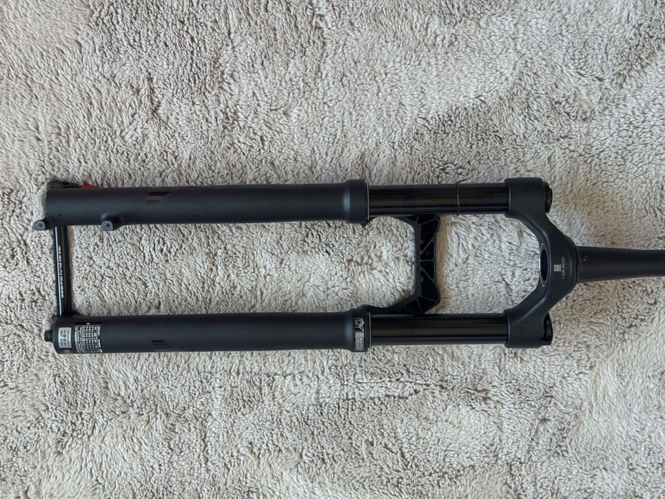Вилка Marzocchi Bomber Z2 2026 140mm 29