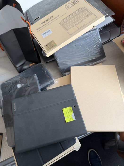 Huse cu tastaturi pentru tablete!