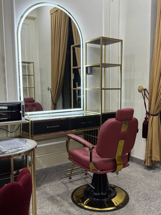 Место под мастеров маникюр и педикюр