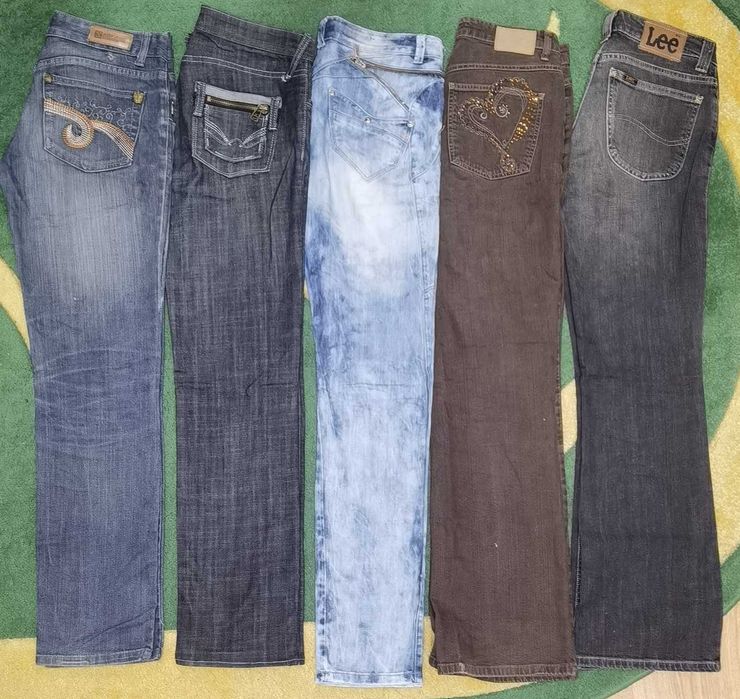 Salopete de blugu, blugi, pantaloni de trening, etc.