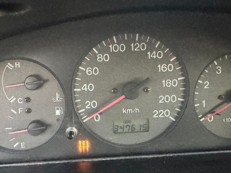 Машина мазда 323 F